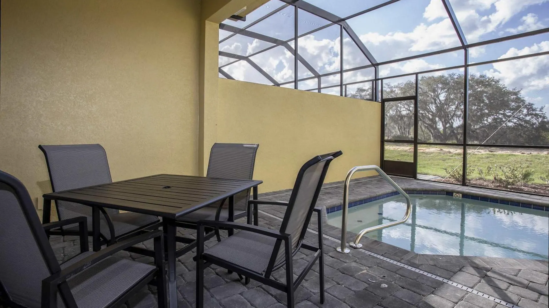 Casa de Férias Stunning 5 Bd Home W/ Pool Close To Disney 174 Davenport
