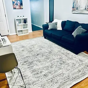 Entire 2-bed Private - Ewr/nyc/outlet Mall Apartment Newark