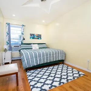 A Slice Of Paradise Awaits You! Apartment New York