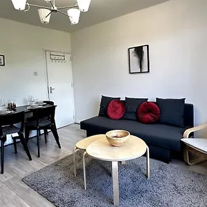 Stunning 2-bed Near London. Apartment London